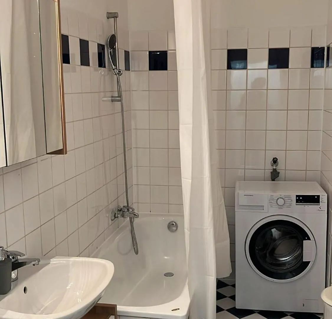Lovely 1Br & 1Lr Apt For 5P In The Heart Of Vídeň 0*,  Rakousko