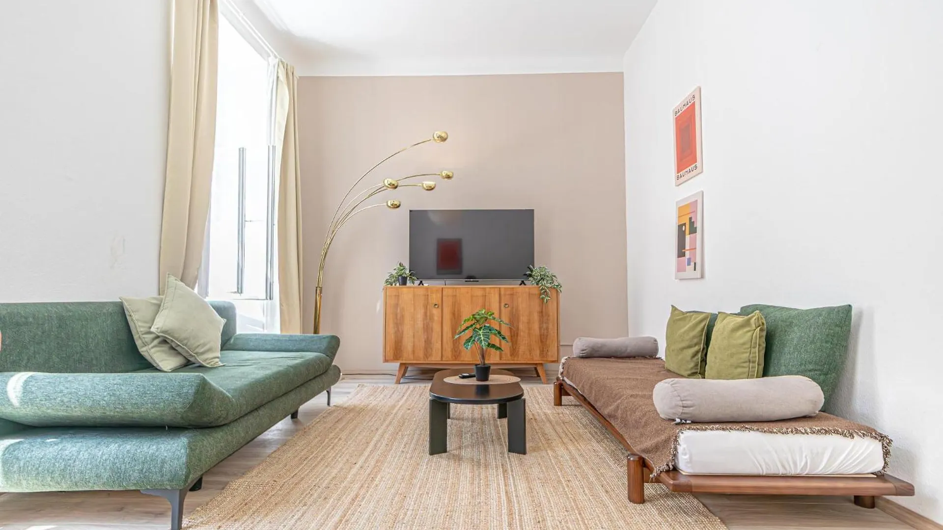 Lovely 1Br & 1Lr Apt For 5P In The Heart Of Vídeň 0*,  Rakousko