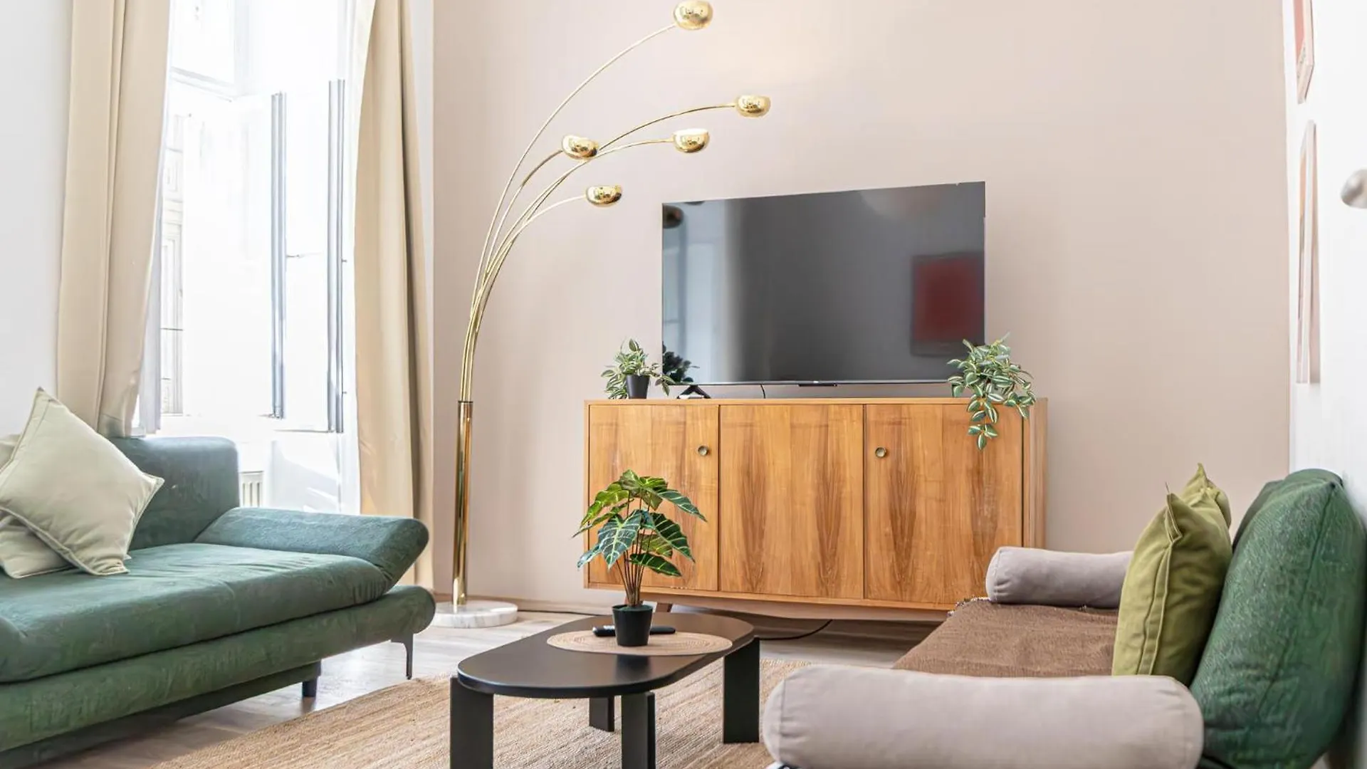 Lovely 1Br & 1Lr Apt For 5P In The Heart Of Vídeň Apartmán