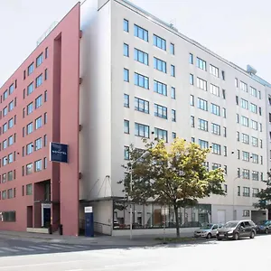 Novotel Donau מלון