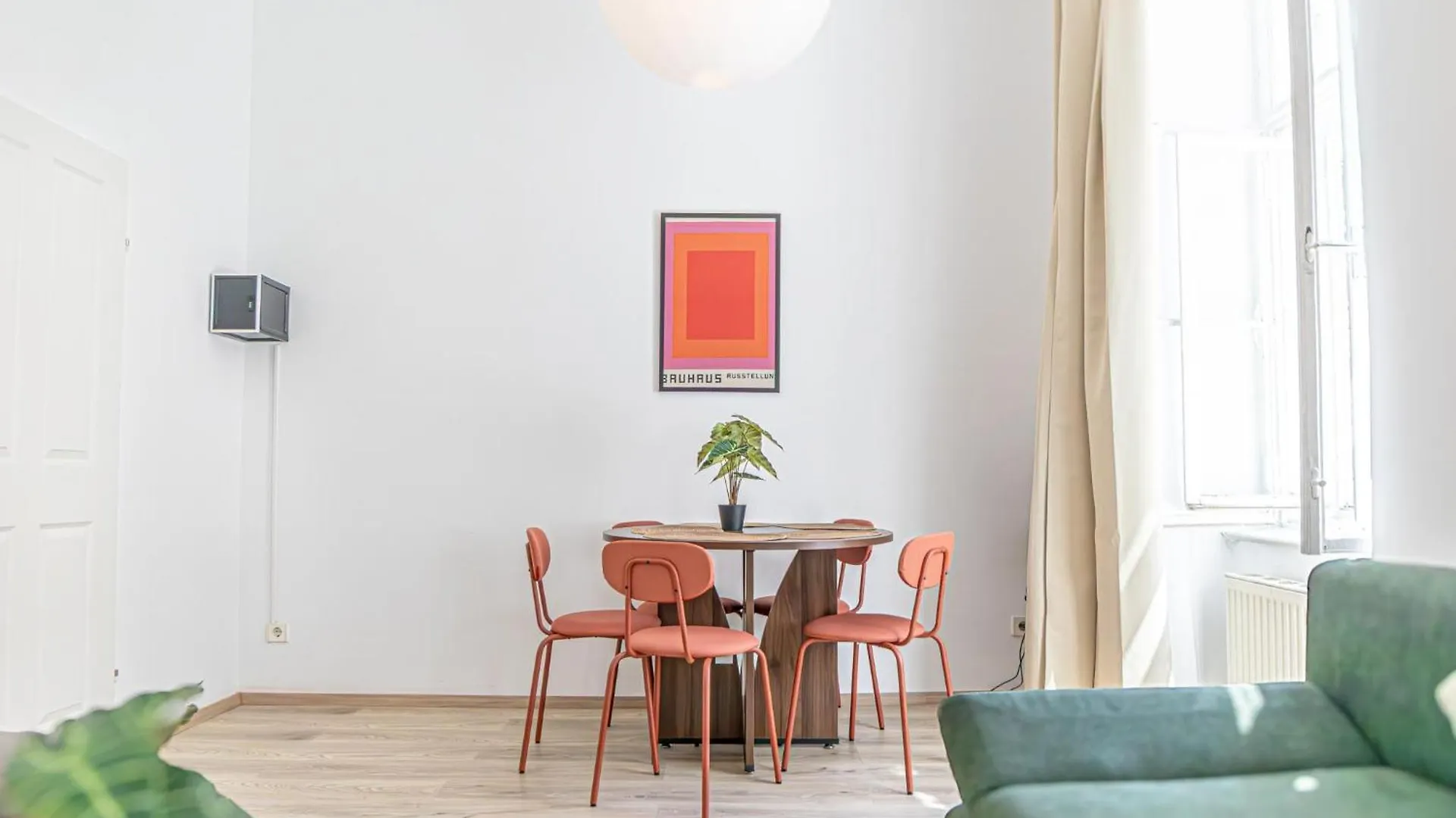 Appartement Lovely 1Br & 1Lr Apt For 5P In The Heart Of Wenen